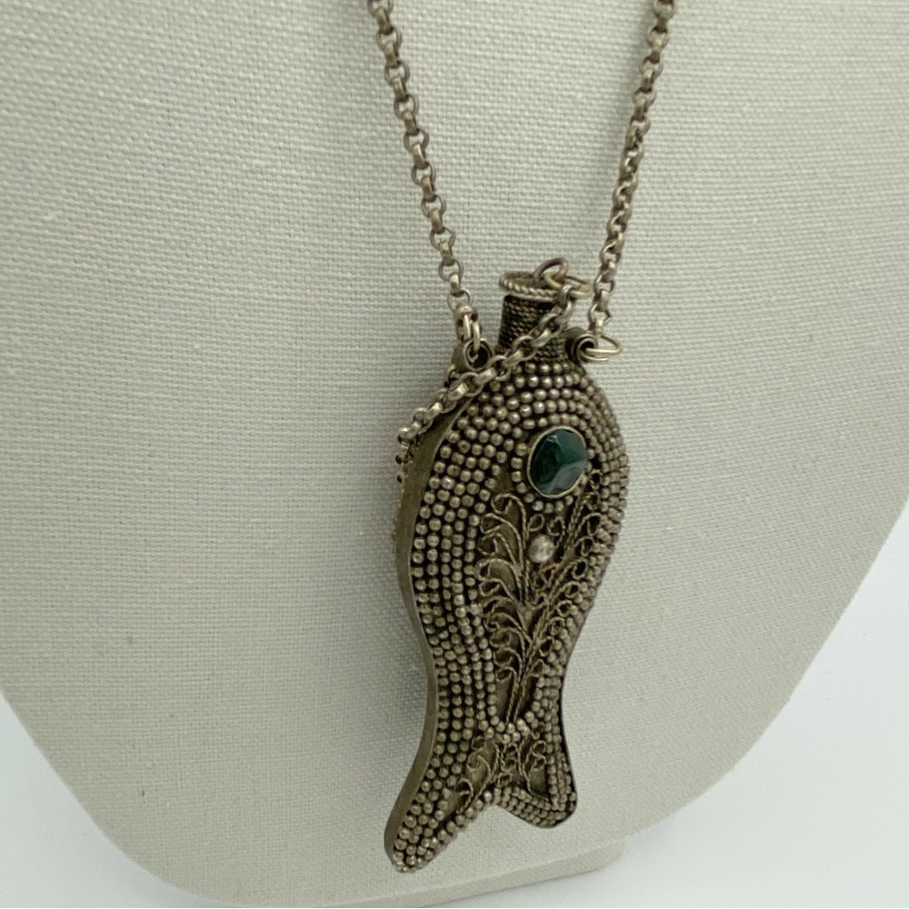 Vintage Metal Tibetan Filigree Perfume/Snuff Bottle Vial Fish Pendant Necklace - Picture 14 of 15